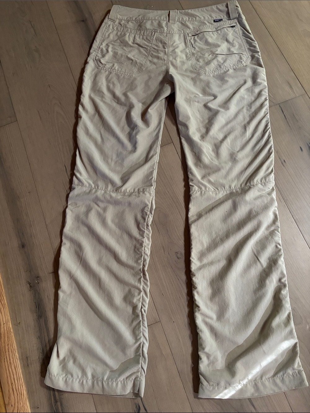 Patagonia women’s lightweight nylon hiking pant, size 6.